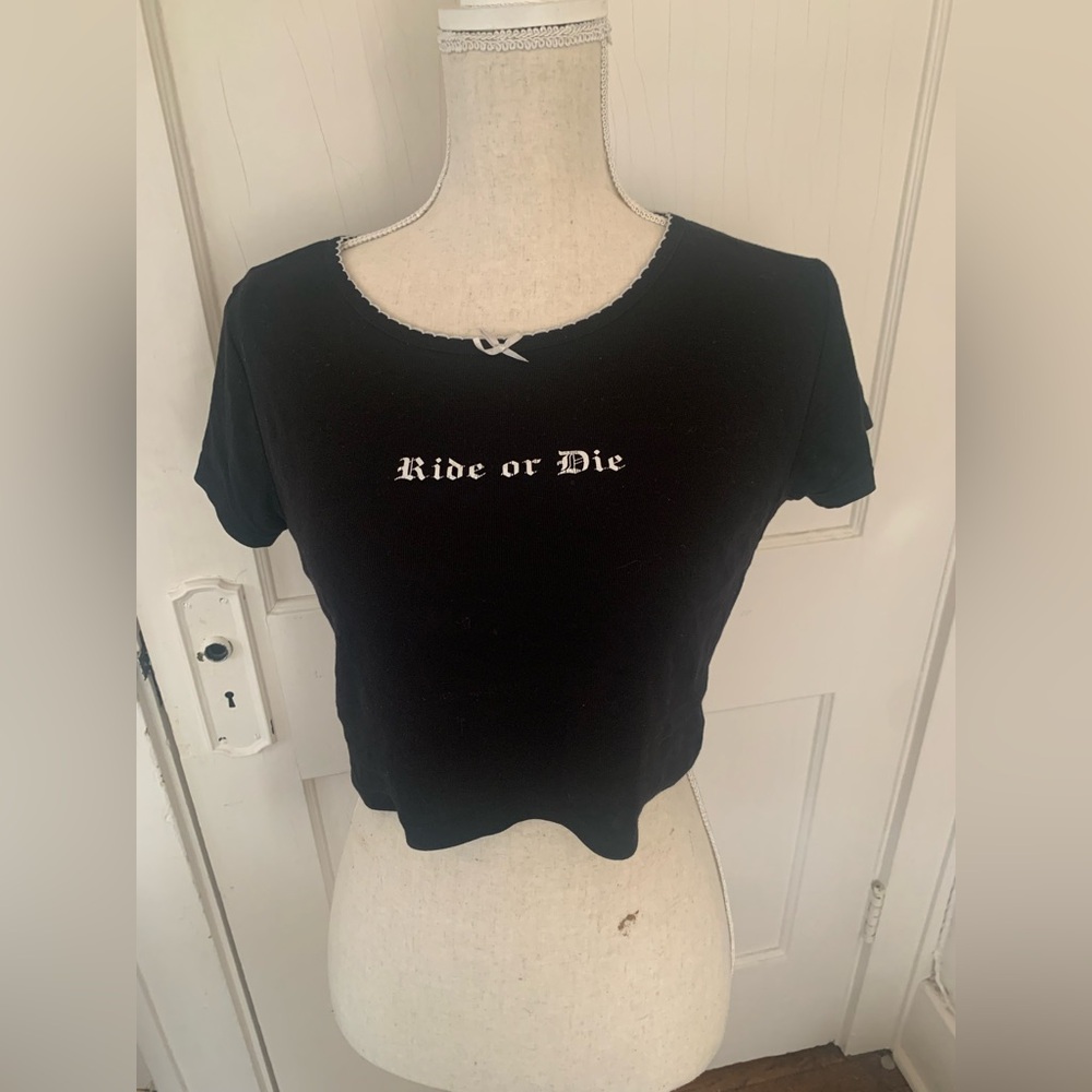 Black cropped shirt with white embroidery on the front